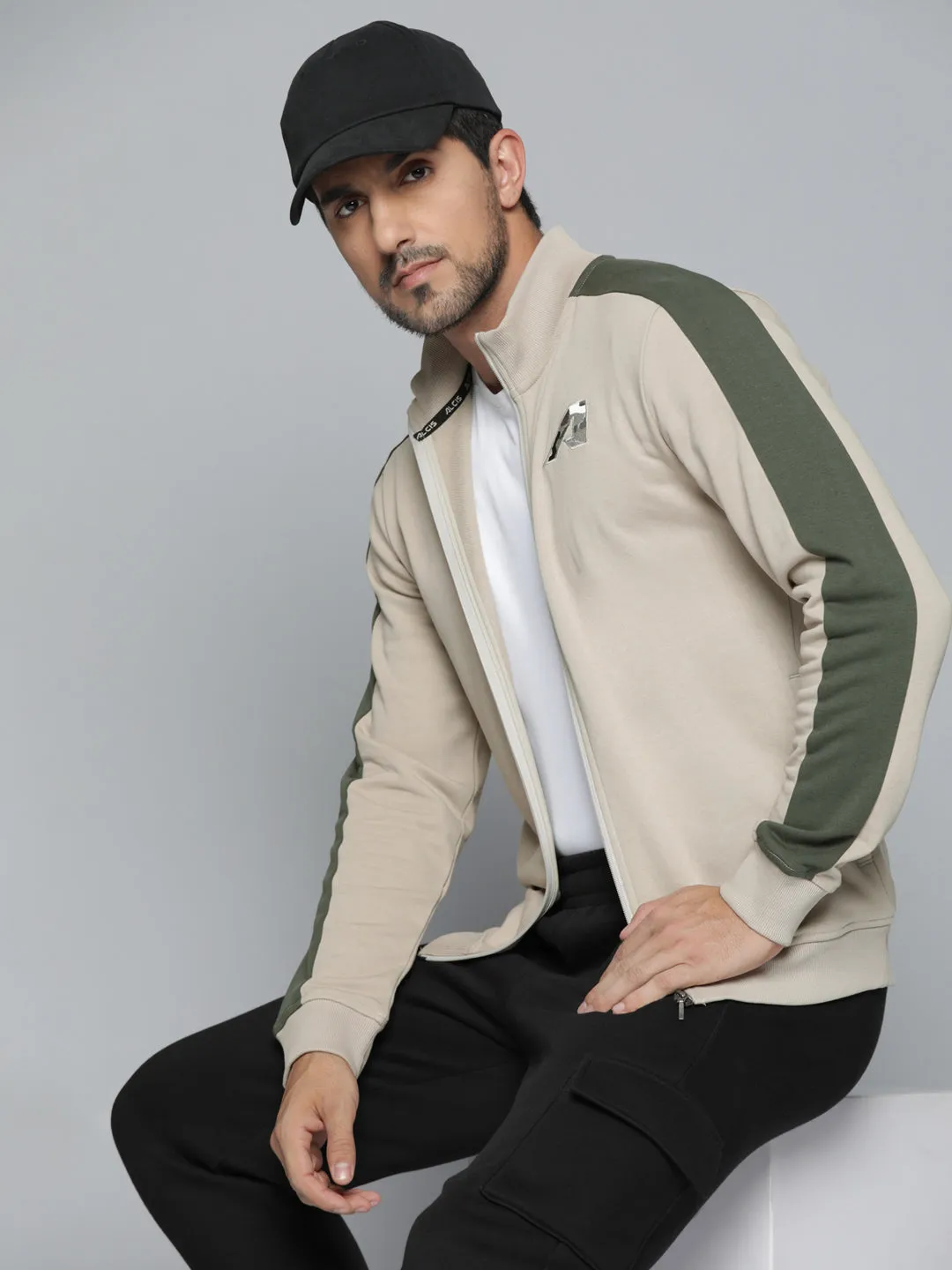 Alcis Men Cream-Coloured Colourblocked Sweatshirt