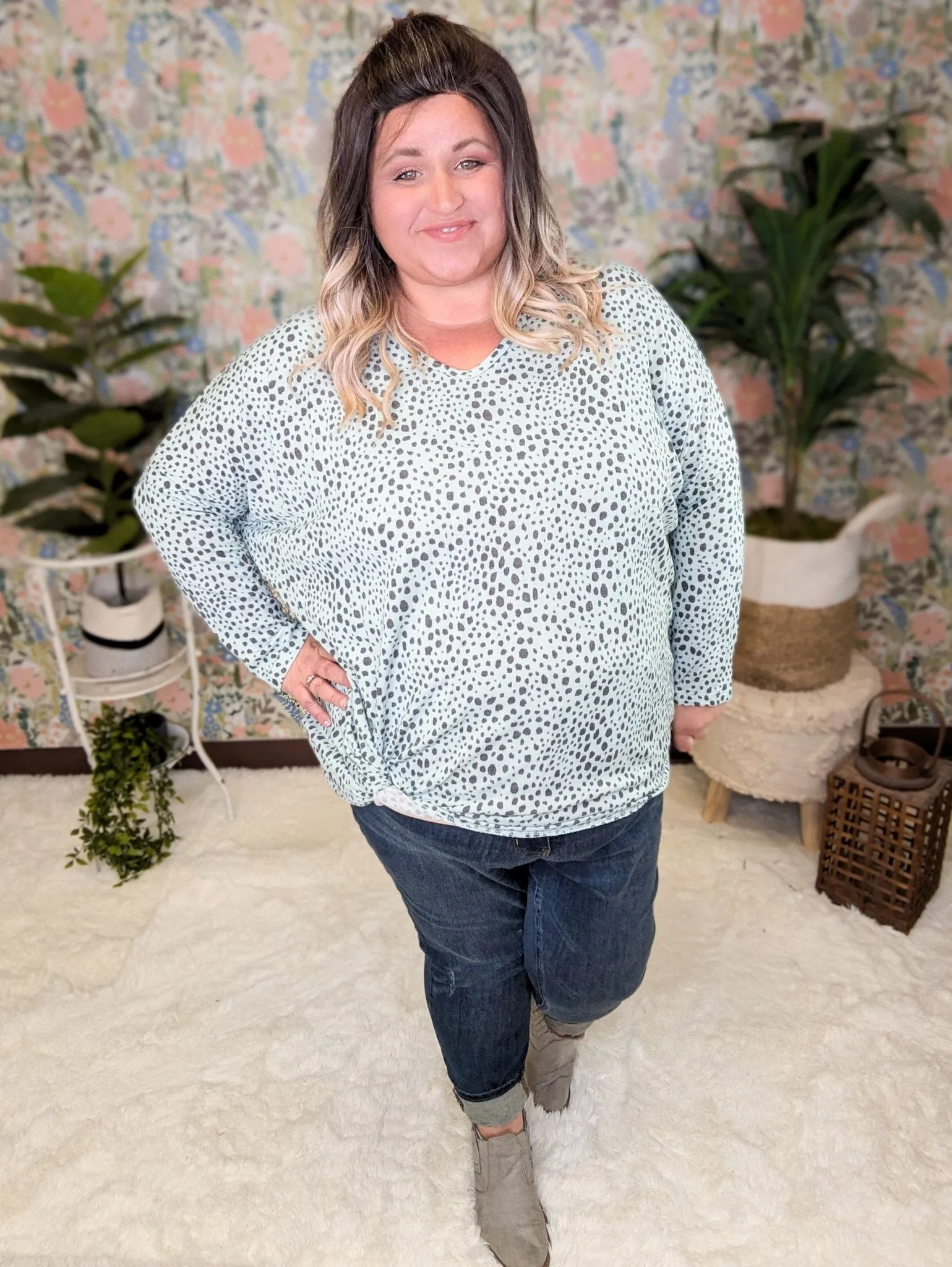 Gwenna Spotted   Knotted Vneck Pullover in Mint