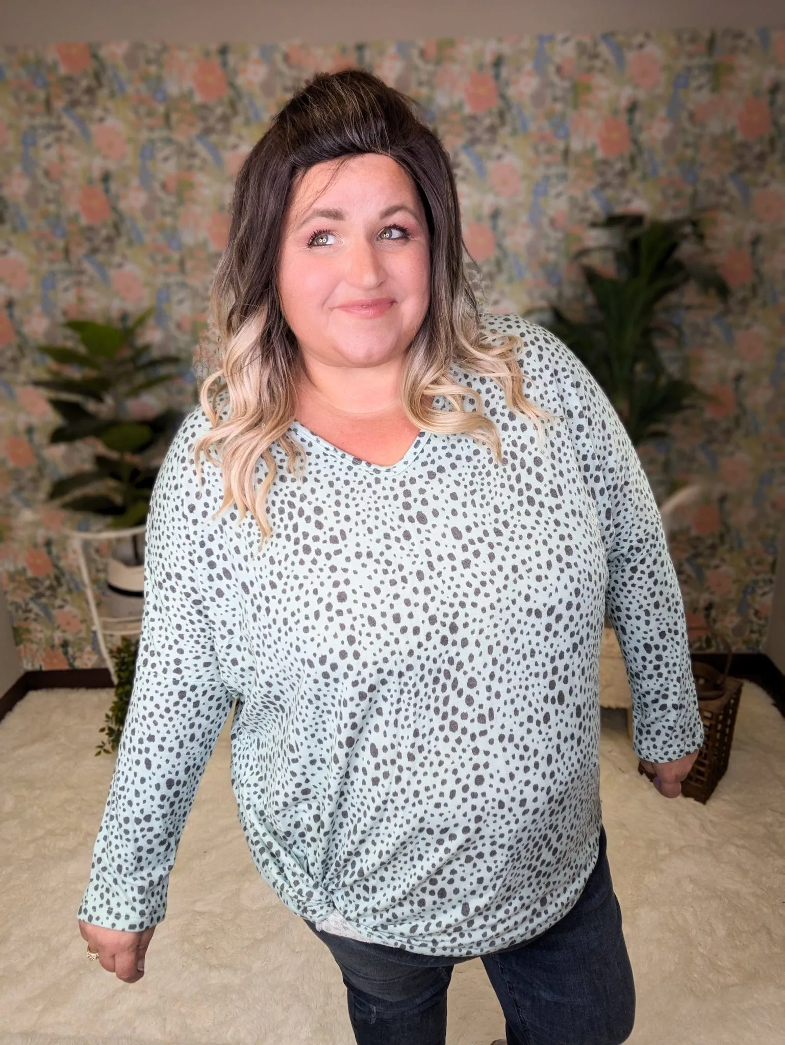 Gwenna Spotted   Knotted Vneck Pullover in Mint