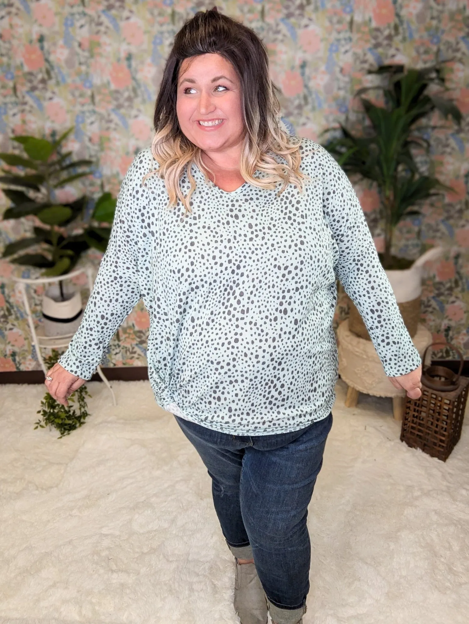 Gwenna Spotted   Knotted Vneck Pullover in Mint