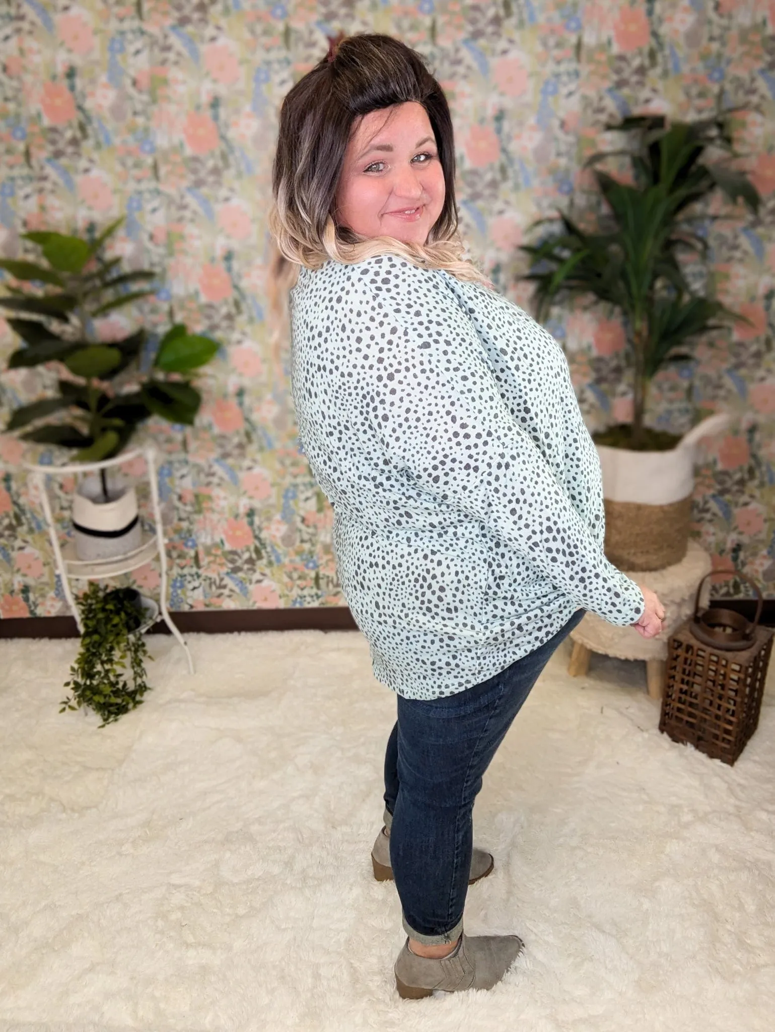 Gwenna Spotted   Knotted Vneck Pullover in Mint