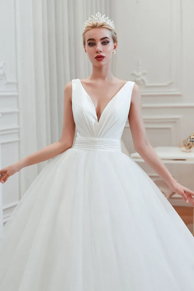 Modern V neck sleeveless White Princess Spring Wedding Dress