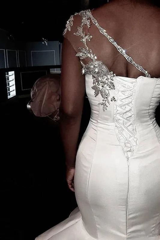 One shoulder White Mermaid Bridal Gowns with Ruffles Train