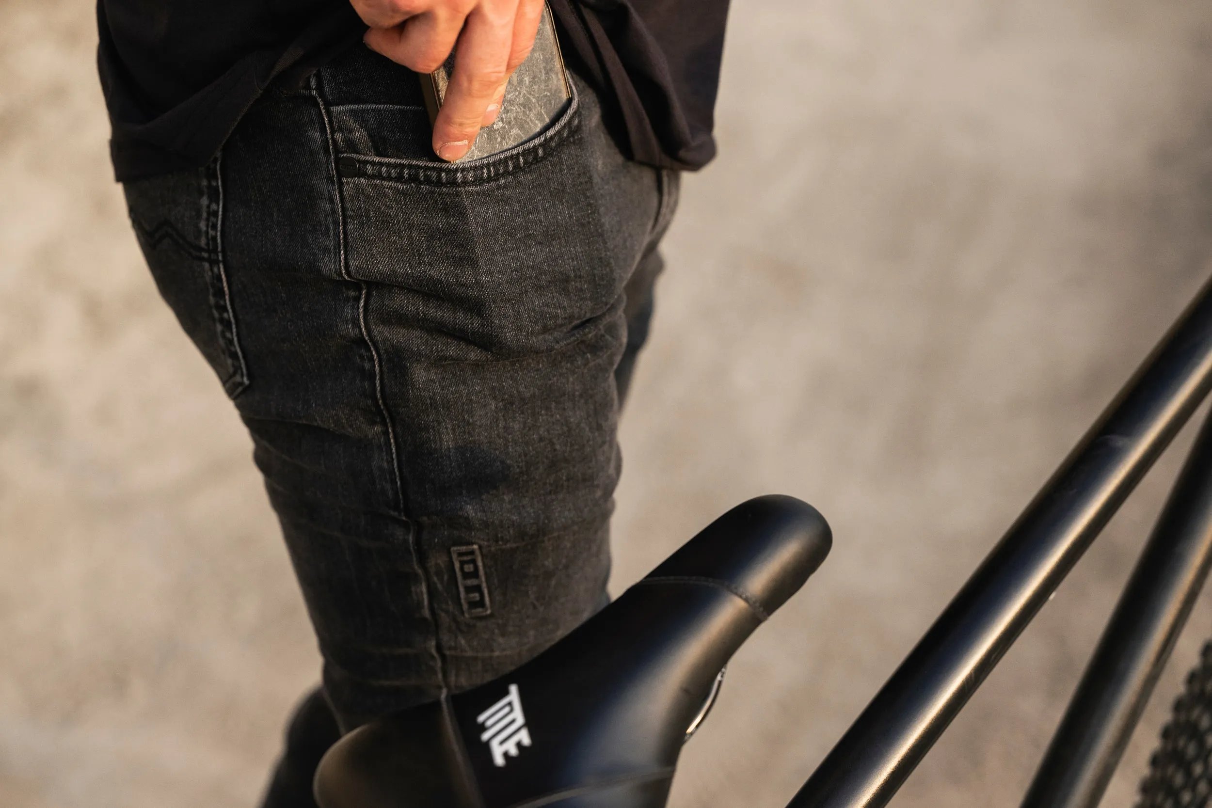 Pants Seek unisex