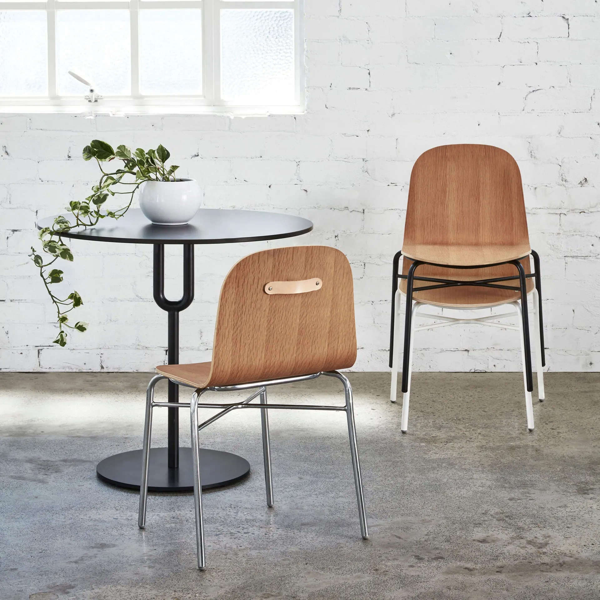 Piper Pedestal Table - Round Small