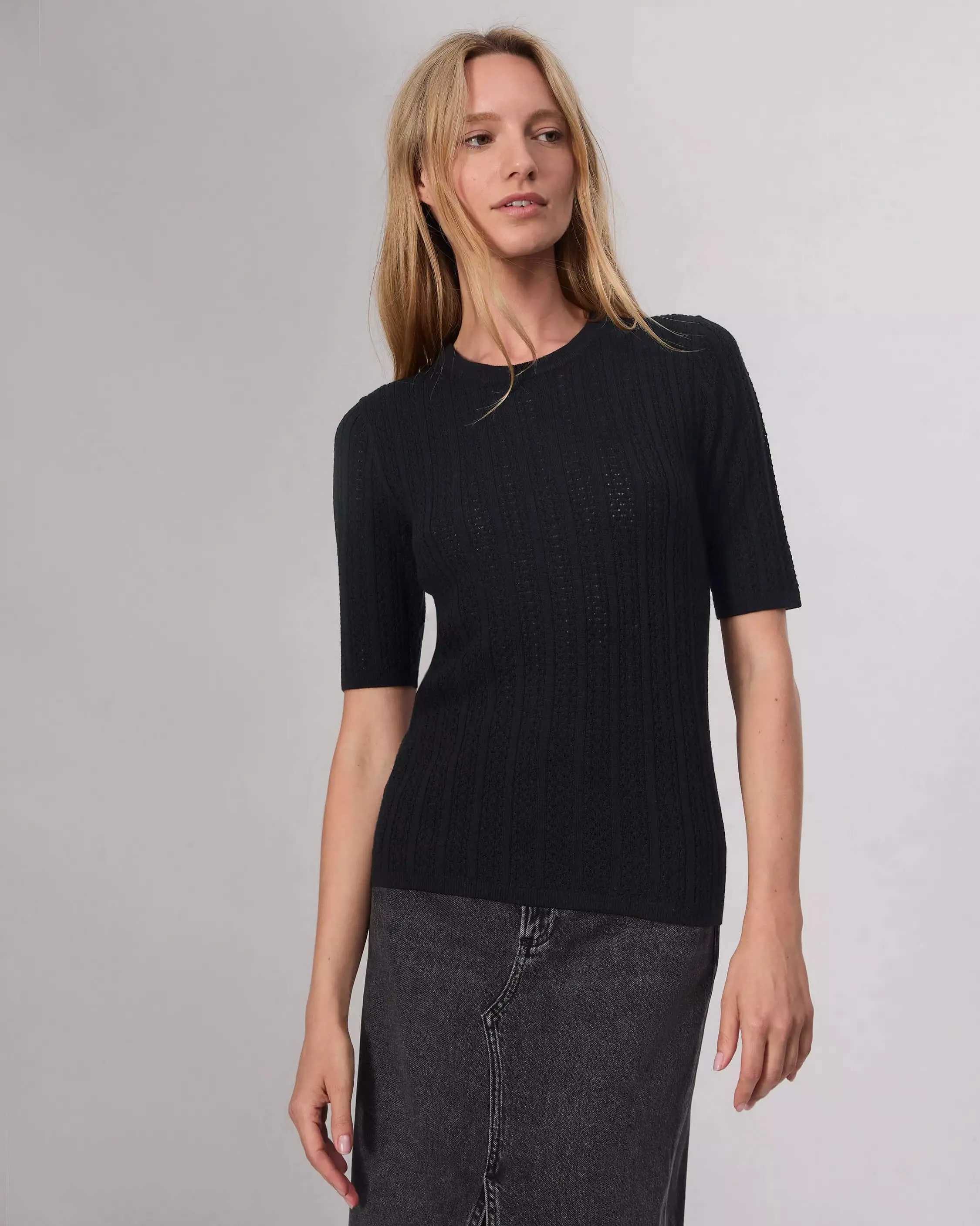 Tina Crew Top in black